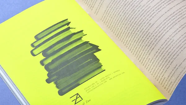 Offenes Buch mit Fadenheftung und neongelber Gestaltung – Buchproduktion X-Press Berlin
