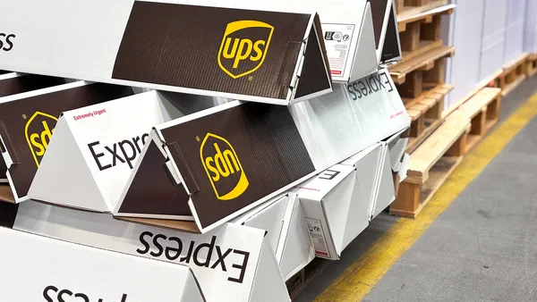 UPS-Express-Versandkartons palettiert und versandfertig – Logistik und Fulfillment X-Press